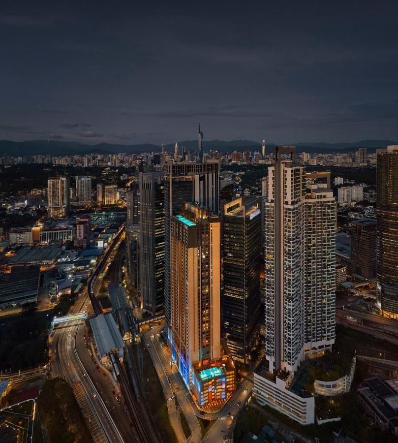 Amari Kuala Lumpur Hotel Екстериор снимка Aerial view of the complex at night
