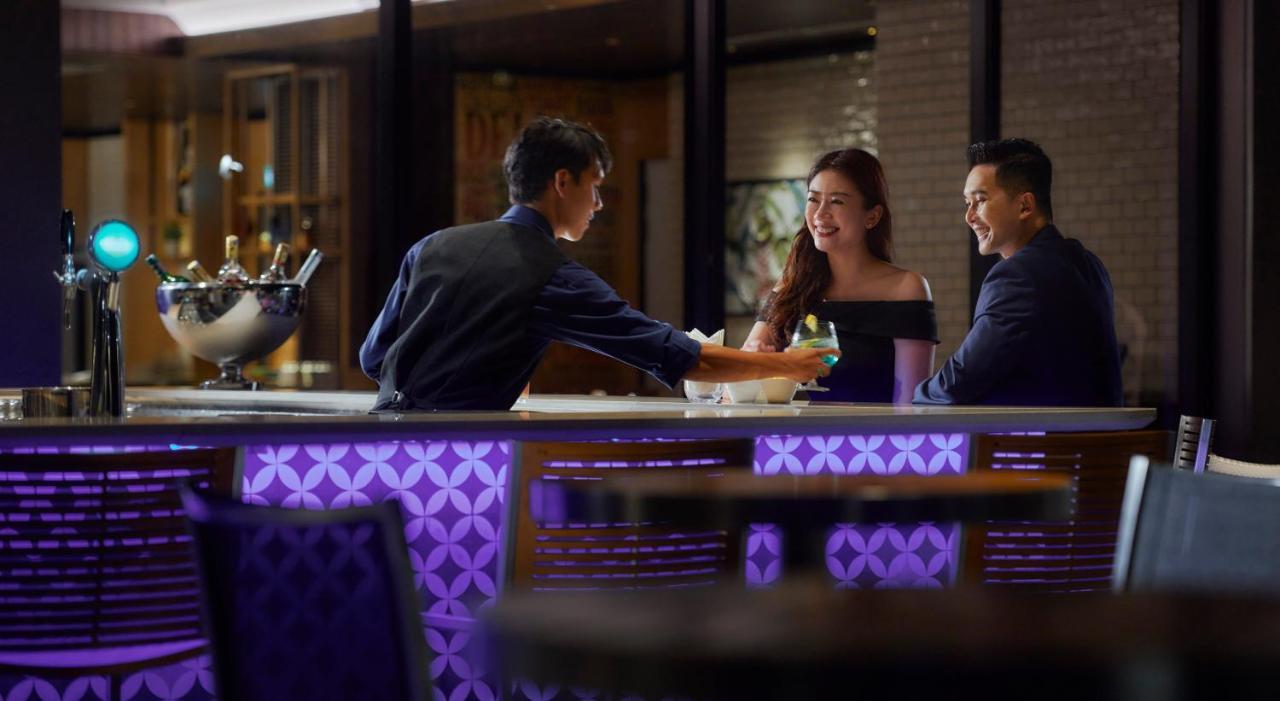 Amari Kuala Lumpur Hotel Екстериор снимка The bar at the 101 Skybar